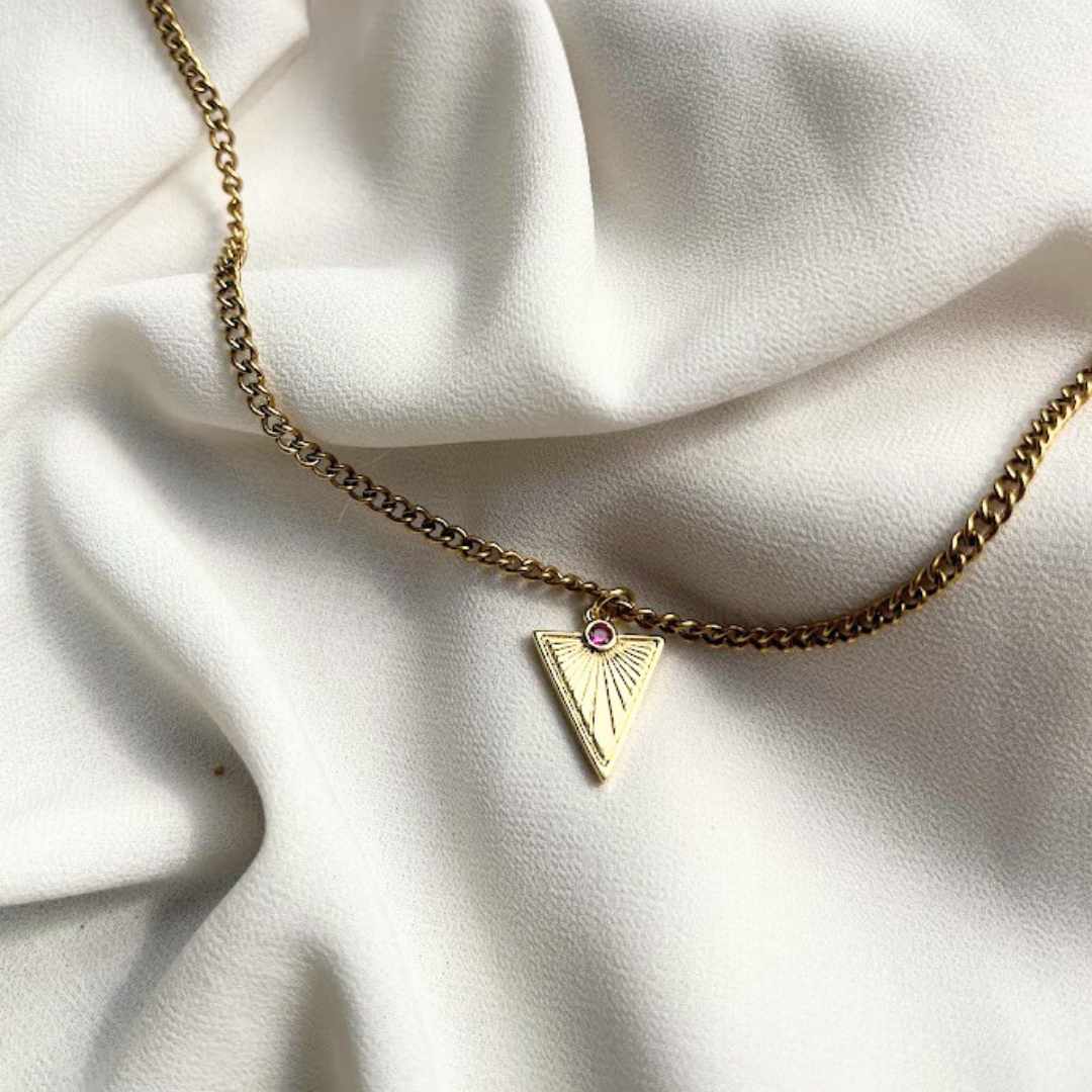 COLLAR TRIANGULO ZIRCONIA ROJA