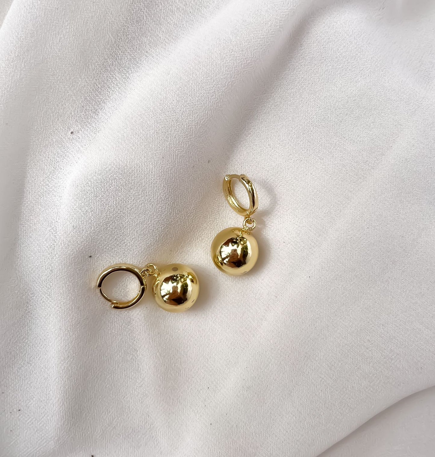 ARETES COLGANTES BOLITA